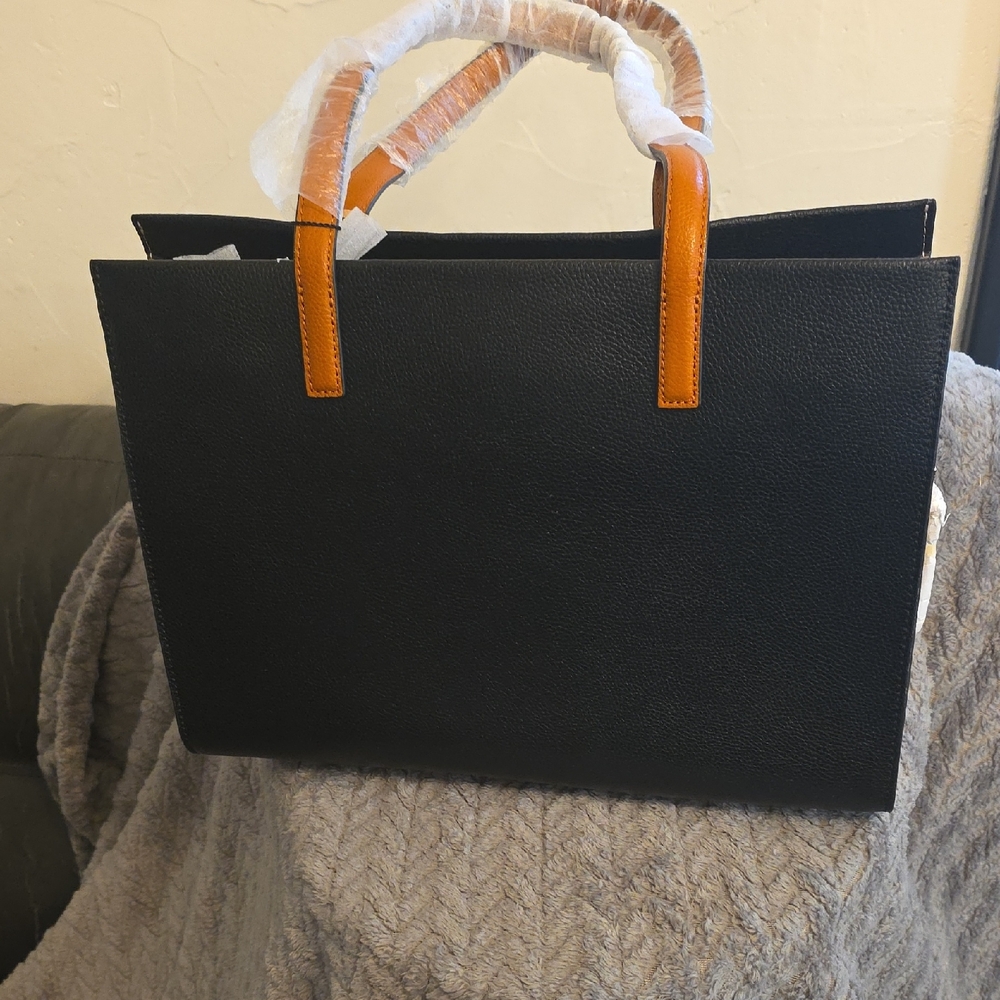 Marc Jacobs Black, White, and Tan Womens Tote New With Tags And Dust Bag - Picture 4 of 12